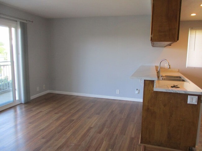 Photo - Desirable & Spacious Pt Loma Fully Updated 1 BDR 1 BA Apartment Unidad 14