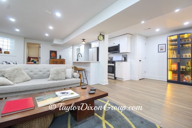 Photo - 6617 S Minerva Ave Unit Apt Garden