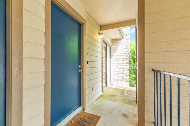 Photo - 7098 N Holiday Dr
