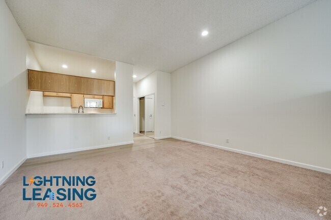 Building Photo - 11227 Morrison St Unit 221D Rental