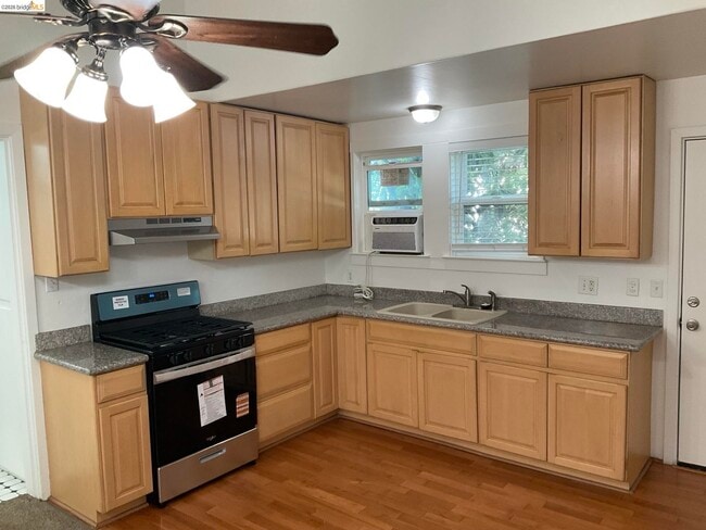 Photo - 512 E St Unit C