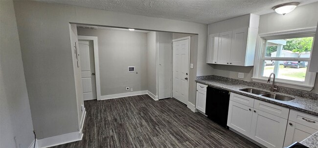 Photo - 215 San Jacinto St