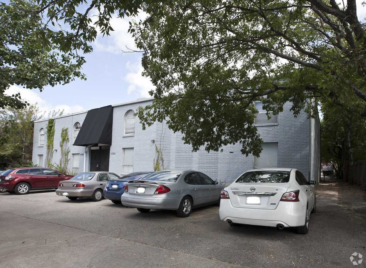 Photo - Peppertree Apartments