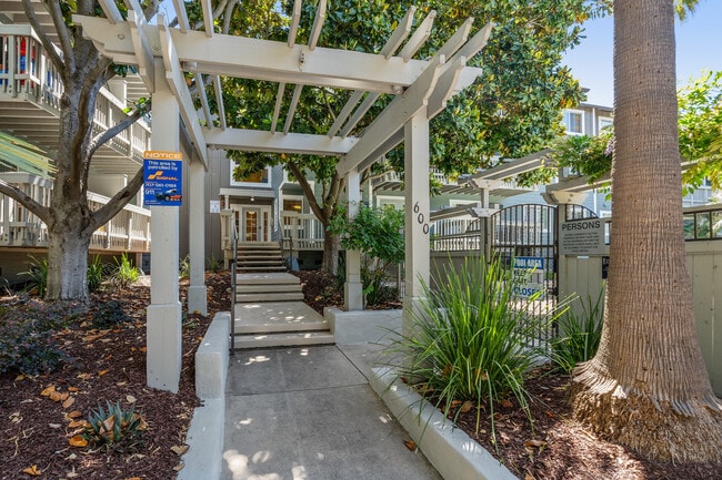 RPA Exterior - Regency Plaza Apartments