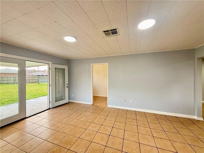 Photo - 4812 Trenton St