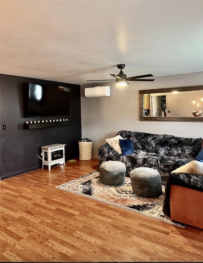 Photo - 122 Goldfish Farm Rd SE