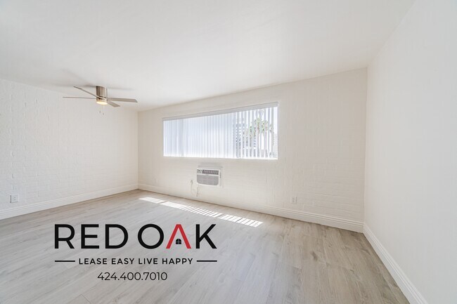 Building Photo - 1757 N Orange Dr Unit 402