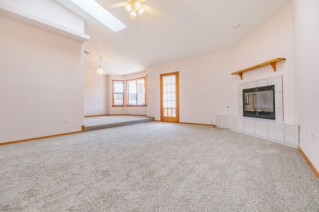 Photo - Inviting 3 Bed 2 Bath - Pet Friendly!