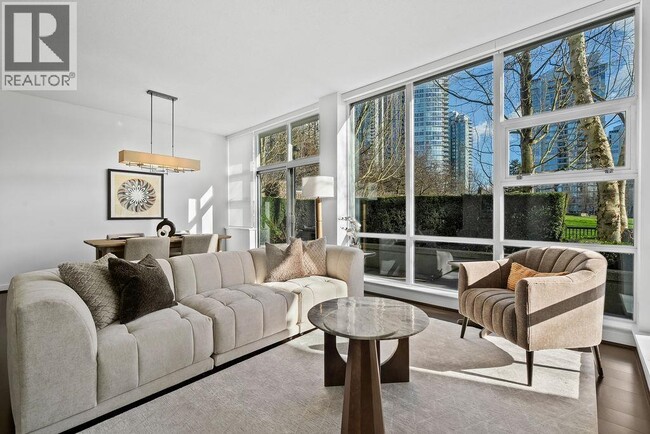 638 Beach Crescent