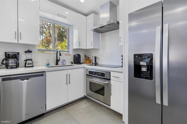 Photo - 3 br, 2 bath House - 9518 N Miami Ave