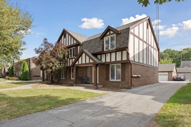 Photo - 5427-5433 Glenridge Unit 5433