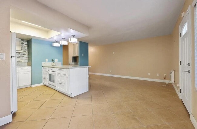 Building Photo - 7555 Linda Vista Rd Rental