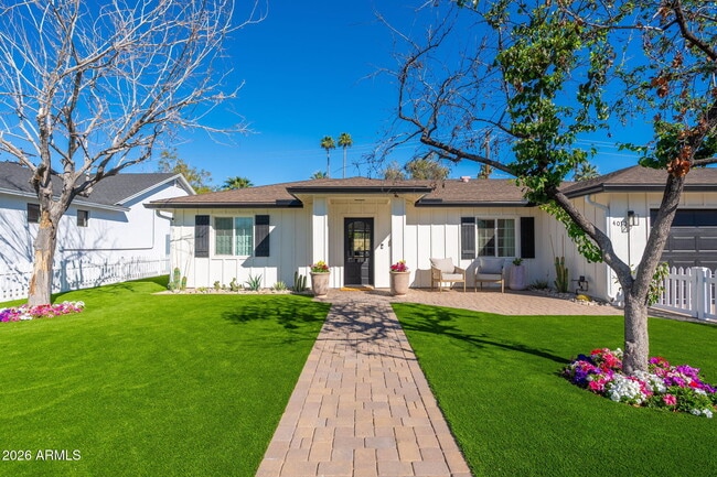 Photo - 4030 E Fairmount Ave