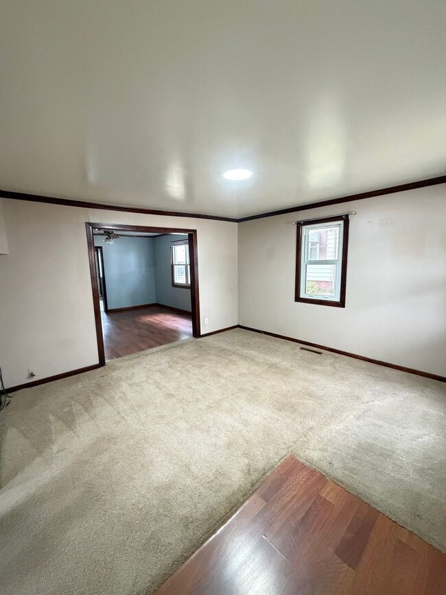 1306 Barham Ave