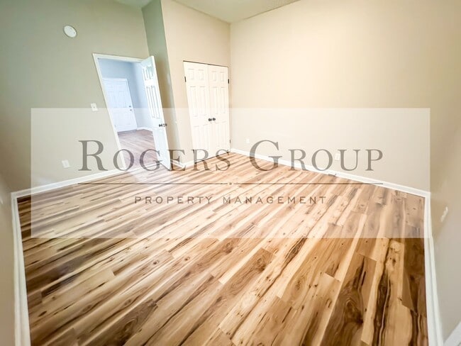 Photo - 615 Vaughan St