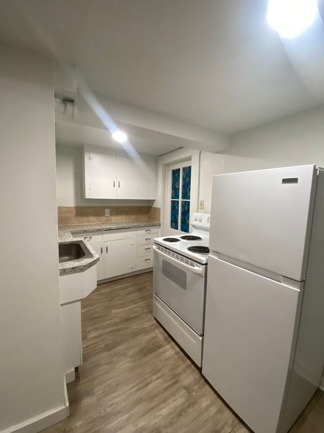 Photo - Charming Studio with Shared Patio and Coin-Op Laundry Unit PATGEO-2