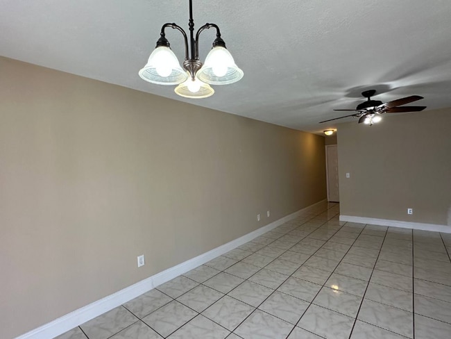 Photo - 27 W Country Cove Way