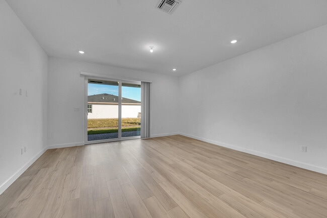 Photo - 6436 Seabright Ter