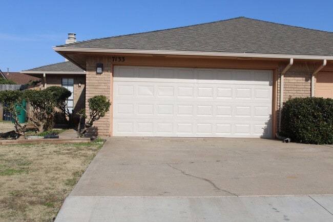 Building Photo - Putnam City Schools