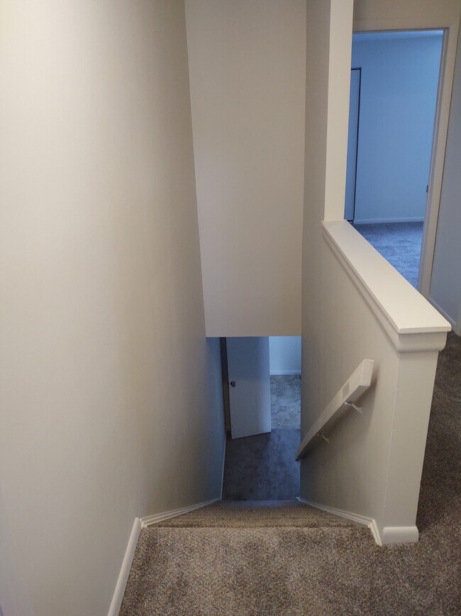 Stairs - 206 Brookside Ln