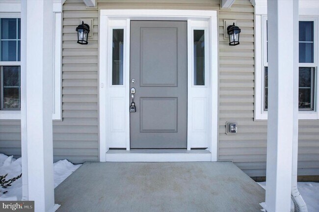 Photo - 601 Exeter Ln