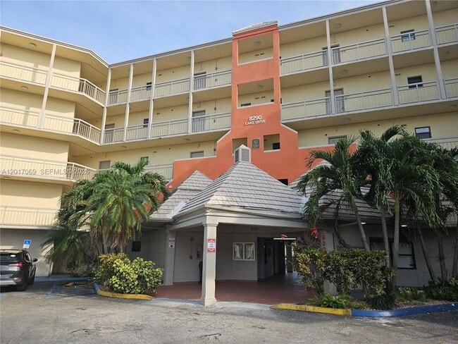 Building Photo - 8290 Lake Dr Unit 308