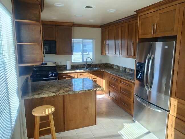 Building Photo - 1439 Burton St