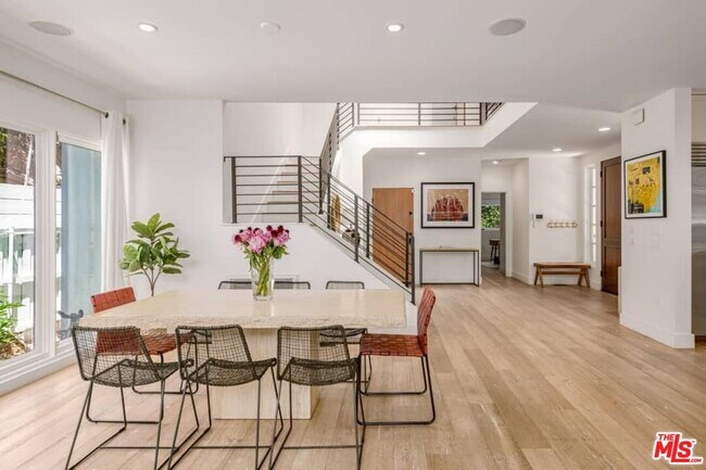 729 N Ogden Dr