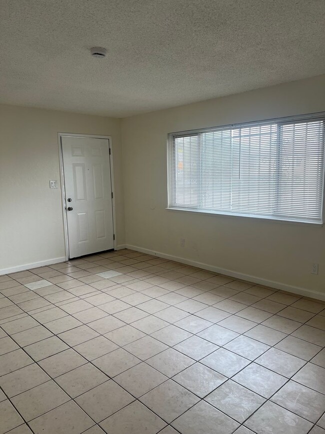 Photo - ADORABLE 2 BED DUPLEX WITH NEWER KITCHEN!!