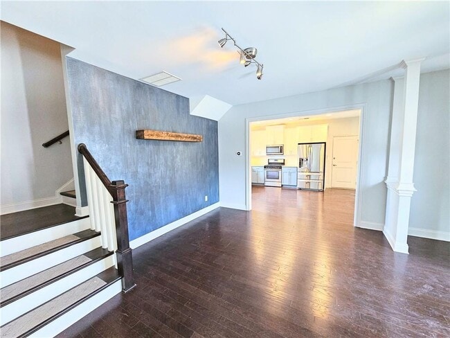 Photo - 821 Westmoreland Circle Northwest