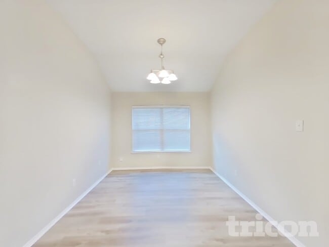 Photo - 707 Fireberry Dr