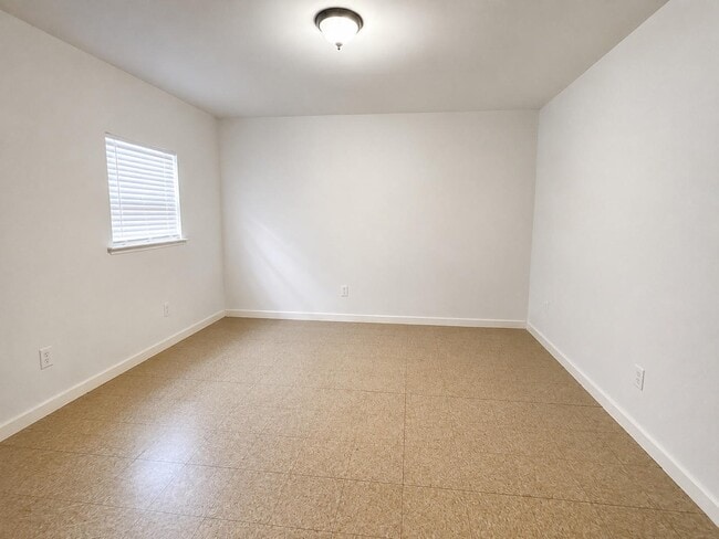 Photo - 2204 Hutchins St