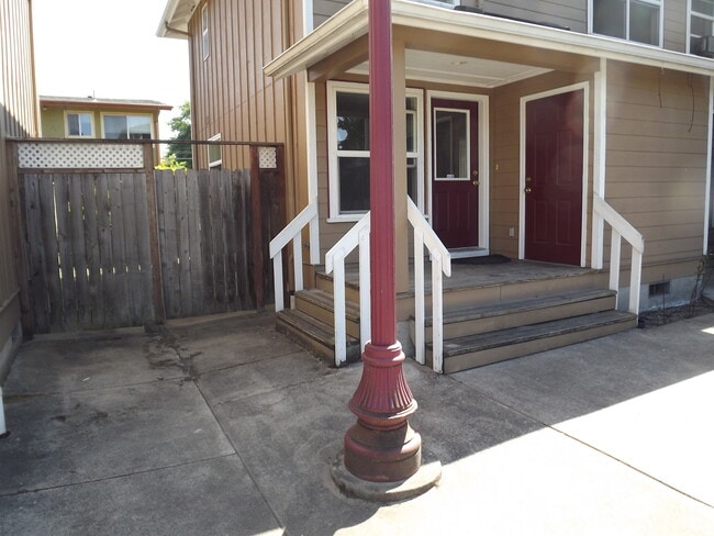 Building Photo - 1772 Polk St Rental