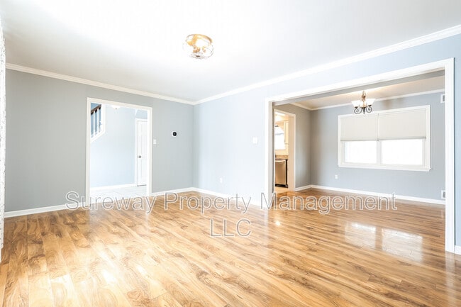 Photo - 32 Oakwood Pl