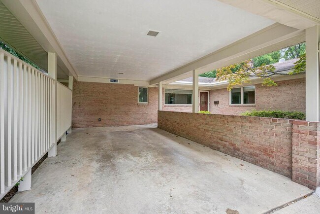 Photo - 7016 Hopewood St