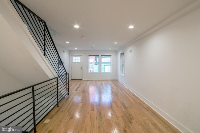 Photo - 502 Emily St Townhome