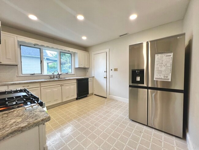 Building Photo - 58 Edgecliff Rd Rental