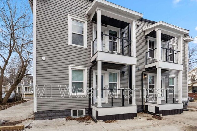 Photo - 802 Douglas St NW Unit A