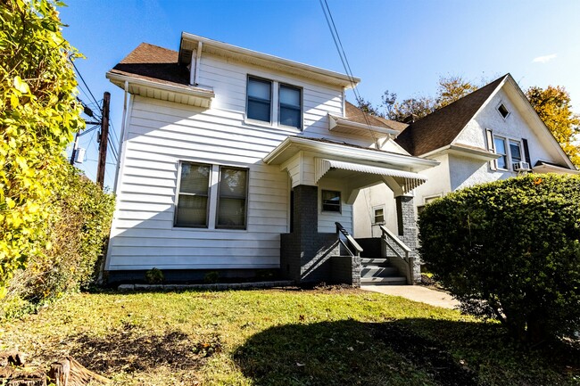 922 Charles Ct