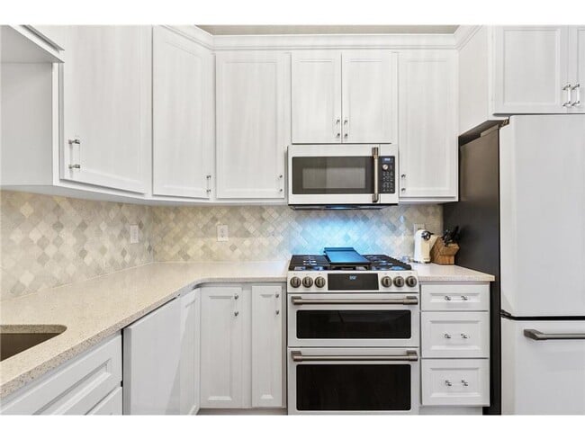 Photo - Updated 3BR Townhome in Rogers | Garage + Pool Access