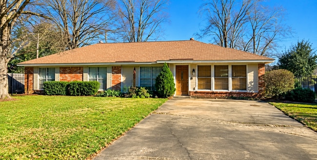 Building Photo - 38 Fair Oaks Cir