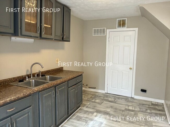 Photo - 330 Verona Rd