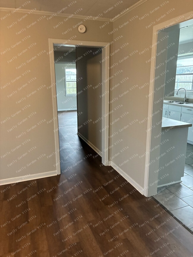 Photo - 1836 Ridgefield Ave