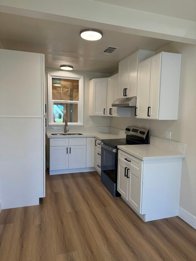 Photo - 261 N Sierra Vista Ave