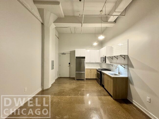 Building Photo - 152 W Huron St