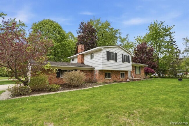 2478 Hiller Rd