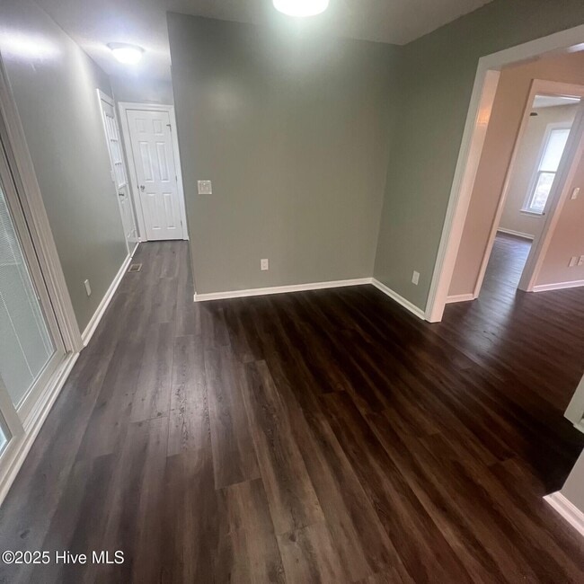 Photo - 1303 Cedar Ln