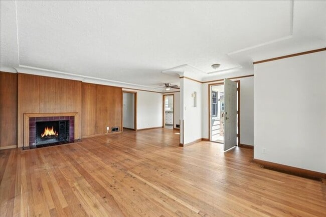 Photo - Spacious, Newly Renovated 5-Bedroom Home N...
