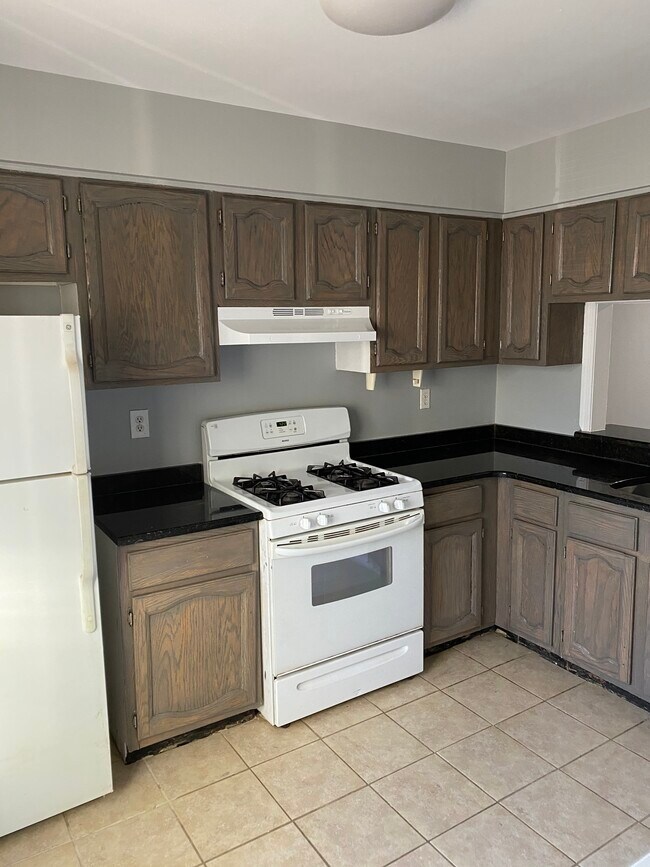 Kitchen - 907 Woodbridge Commons Way Unit 907