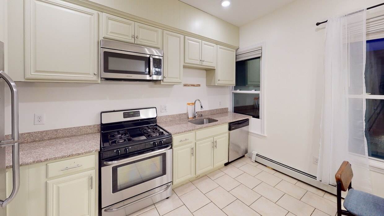 Photo - Private bedroom in 3 bed/1 bath Home